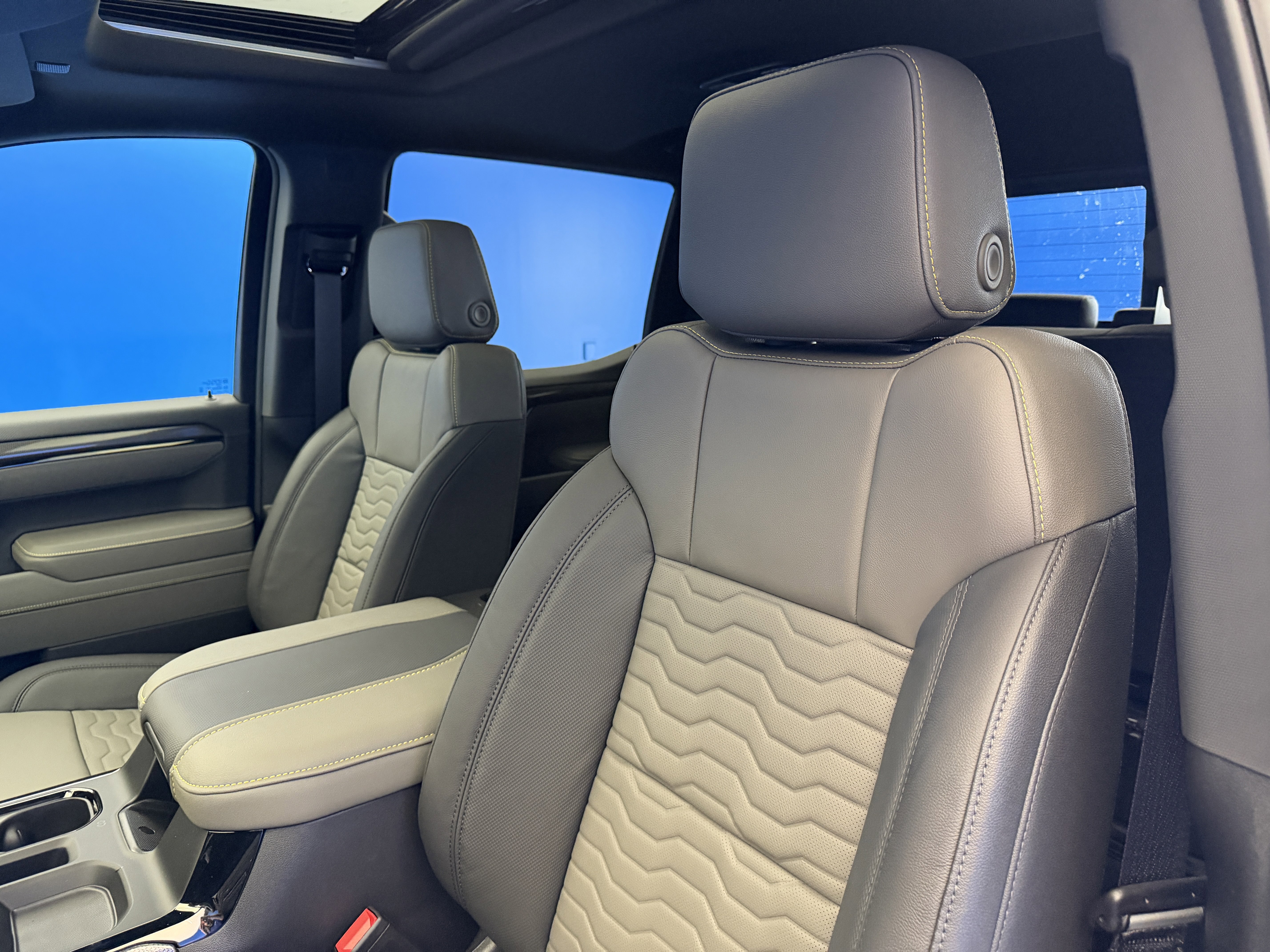 2026 Chevrolet Silverado 1500 ZR2 - Photo 13