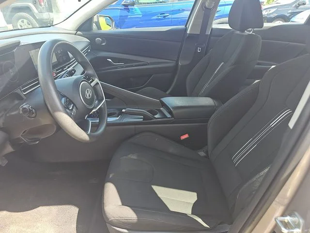 Used 2024  Hyundai SEL image 5
