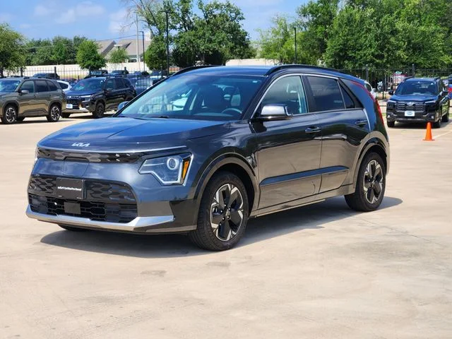 Used 2023 Gray Kia Wind image 3