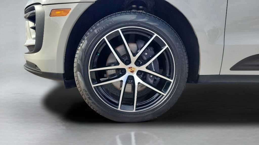 Used 2025  Porsche Base image 29