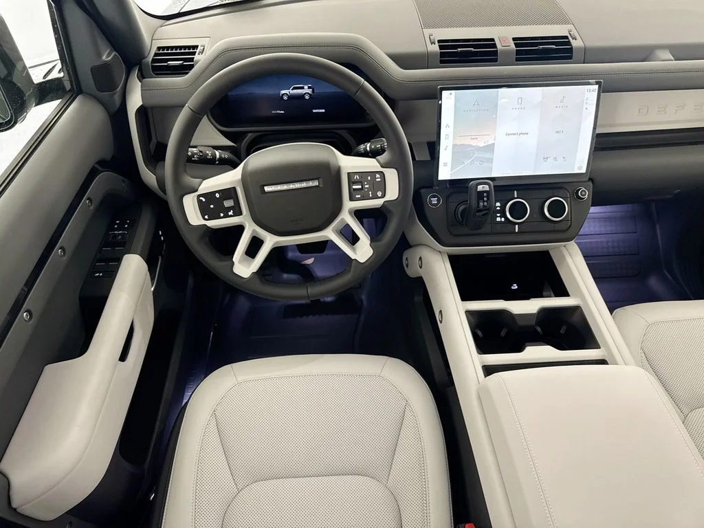 New 2026 Santorini Black Land Rover X-Dynamic SE image 23