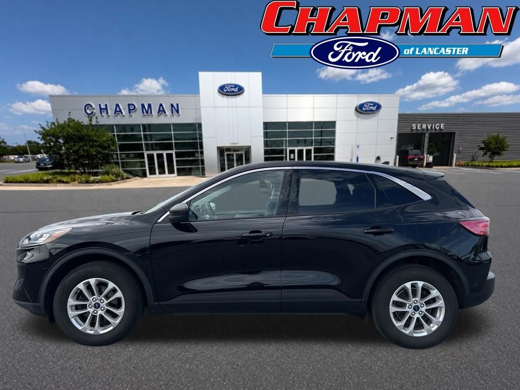 Used 2022 Black Ford SE image 2