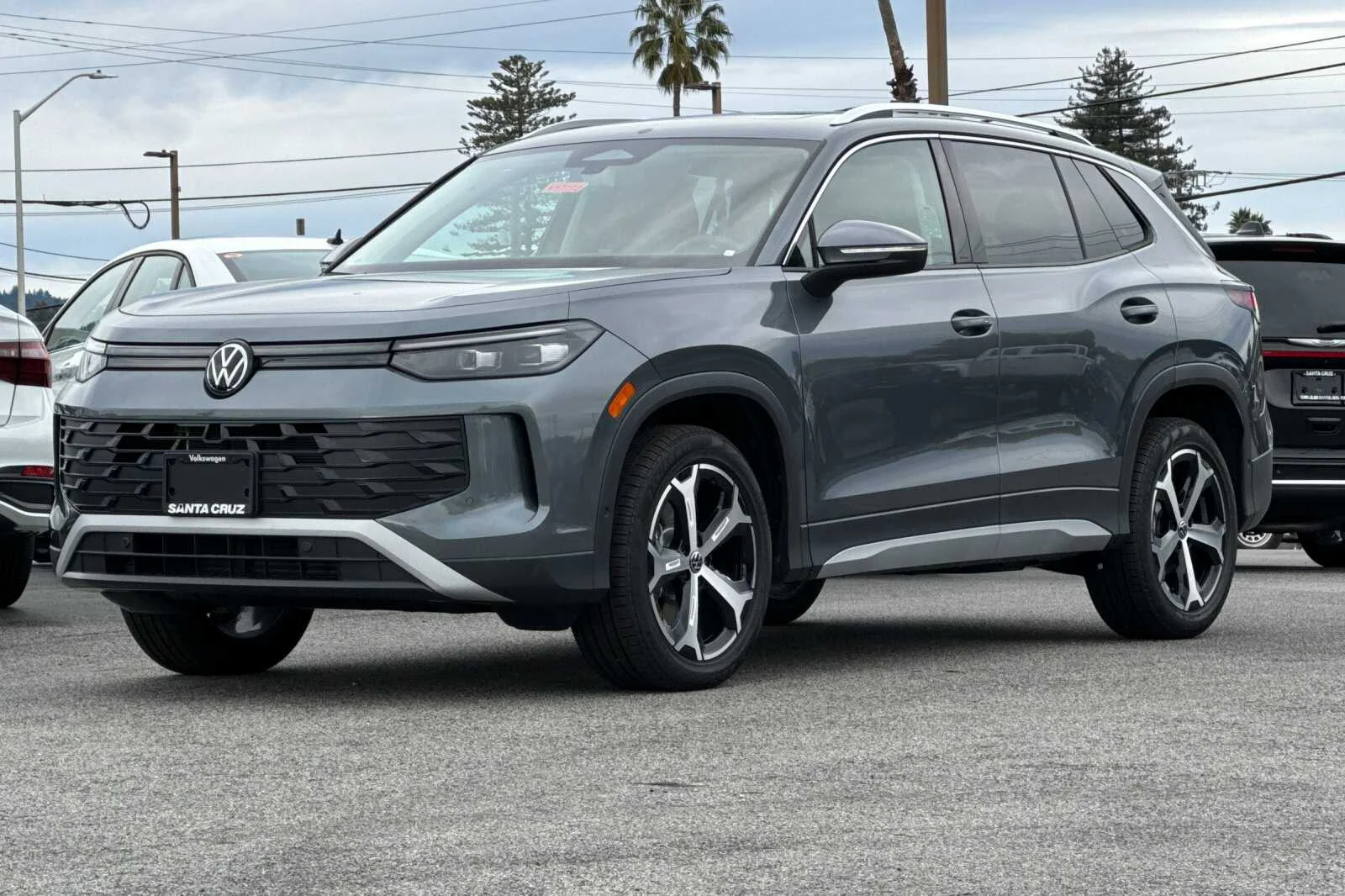 2026 Volkswagen Tiguan SE - Photo 8