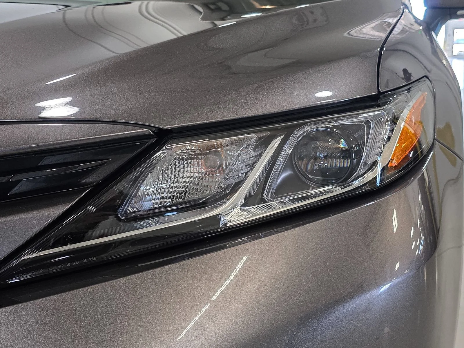 Used 2018 Gray Toyota LE image 14