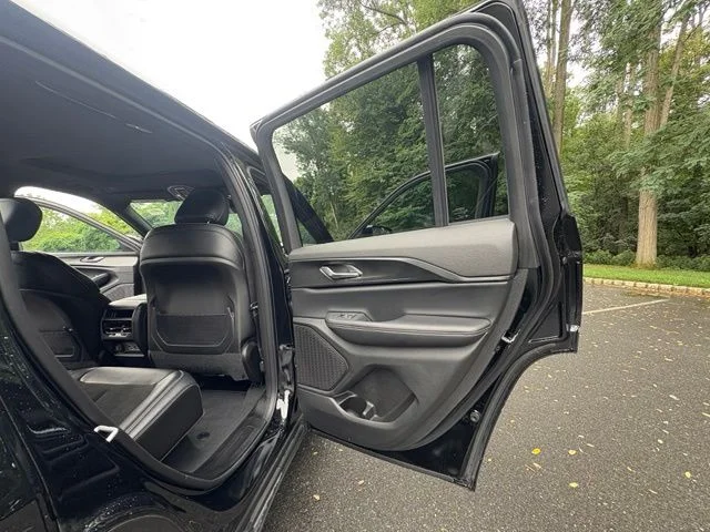 Used 2025 Diamond Black Jeep Altitude X image 20
