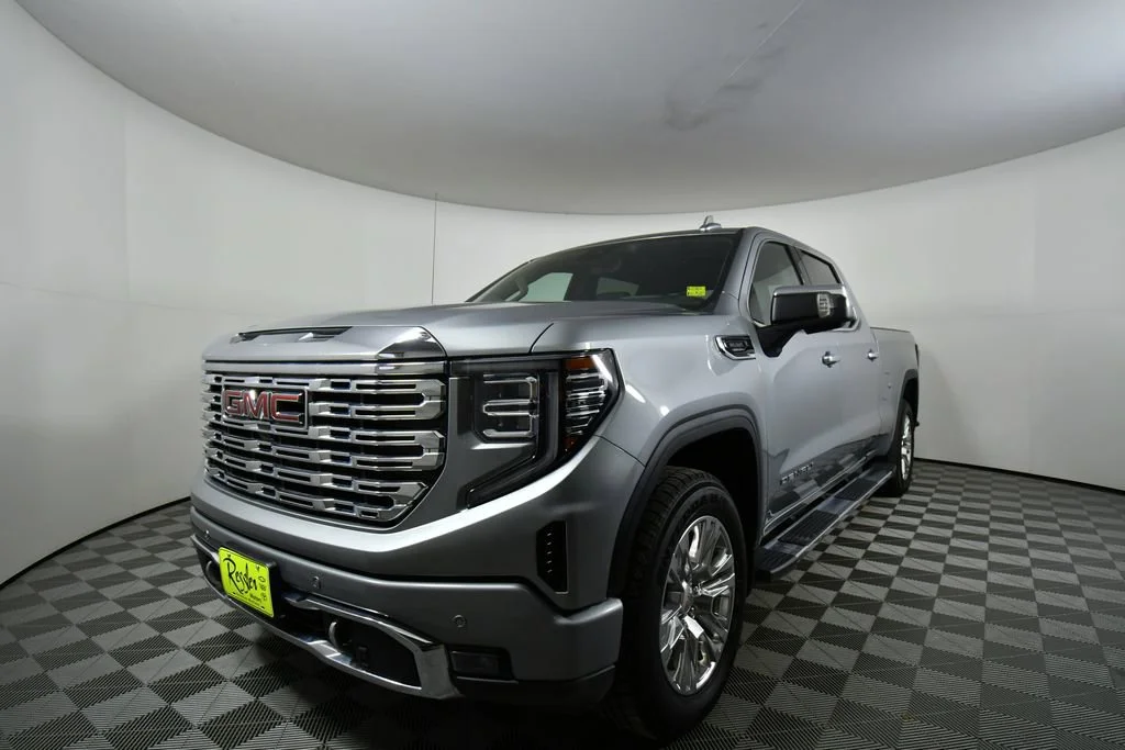 Used 2025 Sterling Metallic GMC Denali image 6