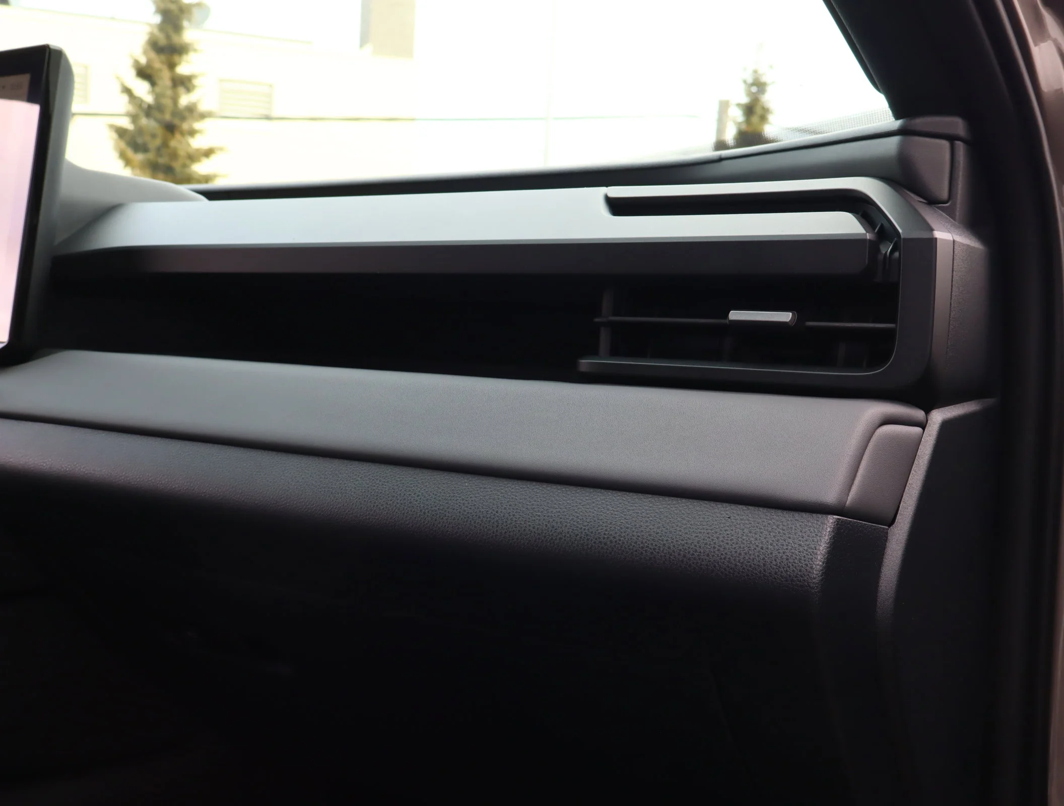 New 2026 Wind Chill Pearl w/Black Roof Toyota XSE image 31