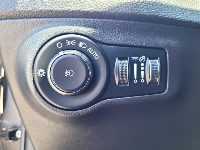 Used 2021 Gray Jeep Latitude image 15