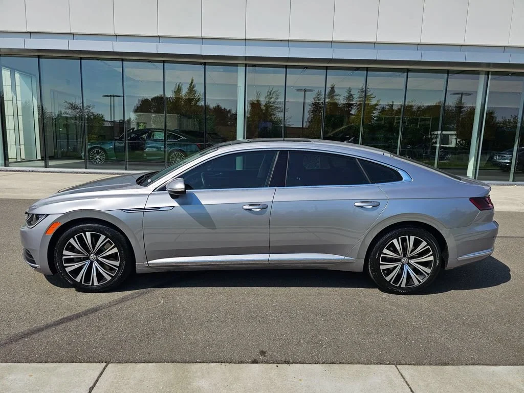 Used 2019  Volkswagen SEL image 2