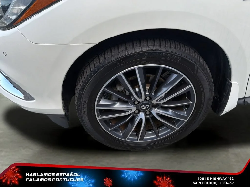 Used 2020 White INFINITI LUXE image 39