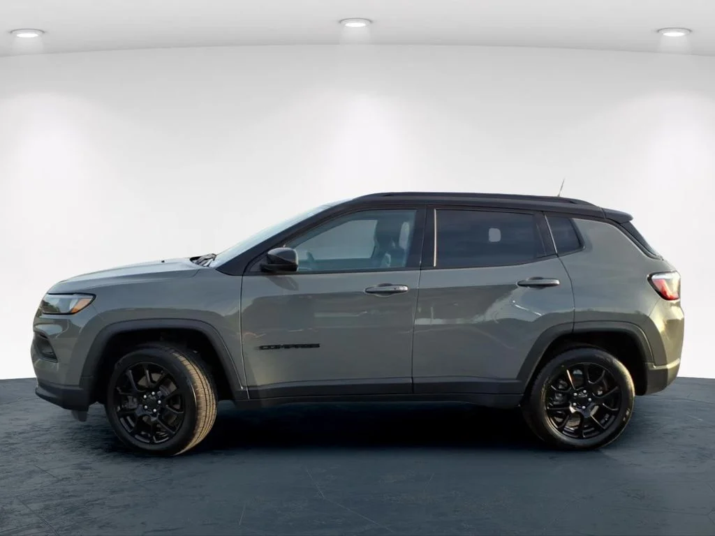 Used 2023 Gray Jeep Latitude image 11