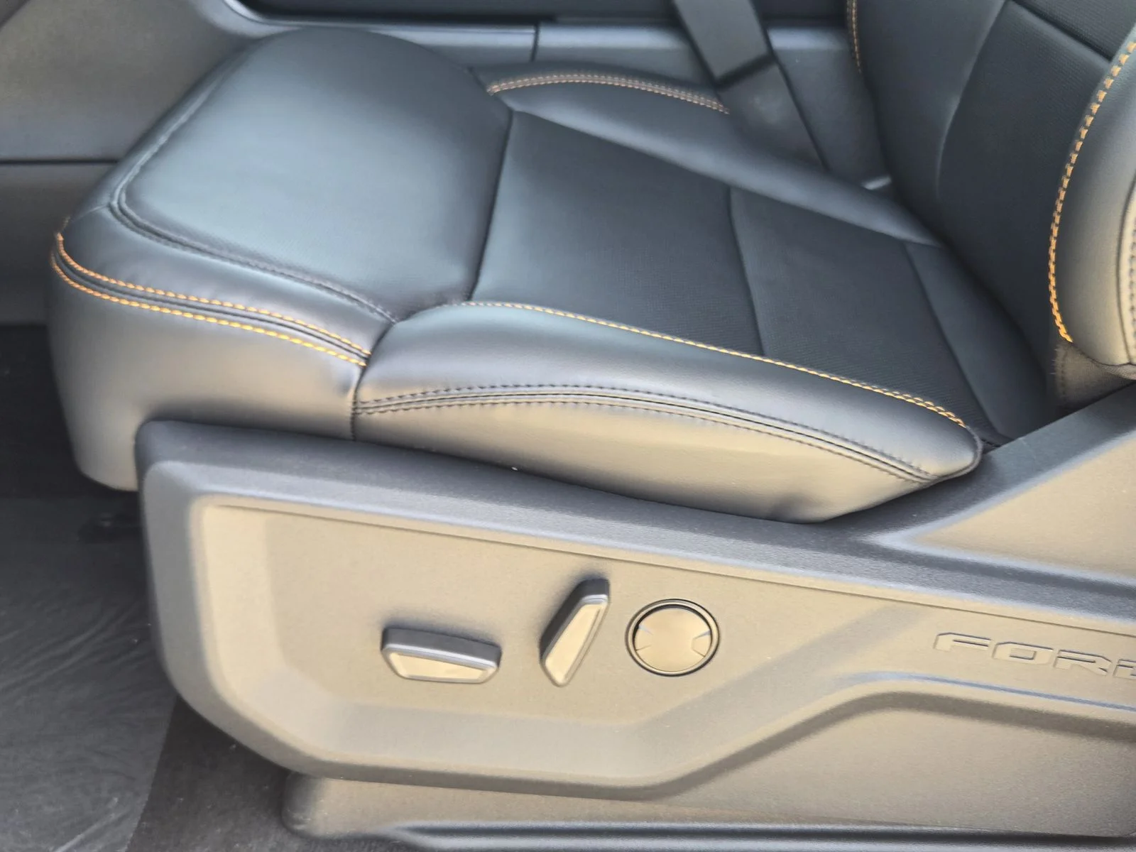 New 2026 Glacier Gray Metallic Tri-Coat Ford Tremor® image 17