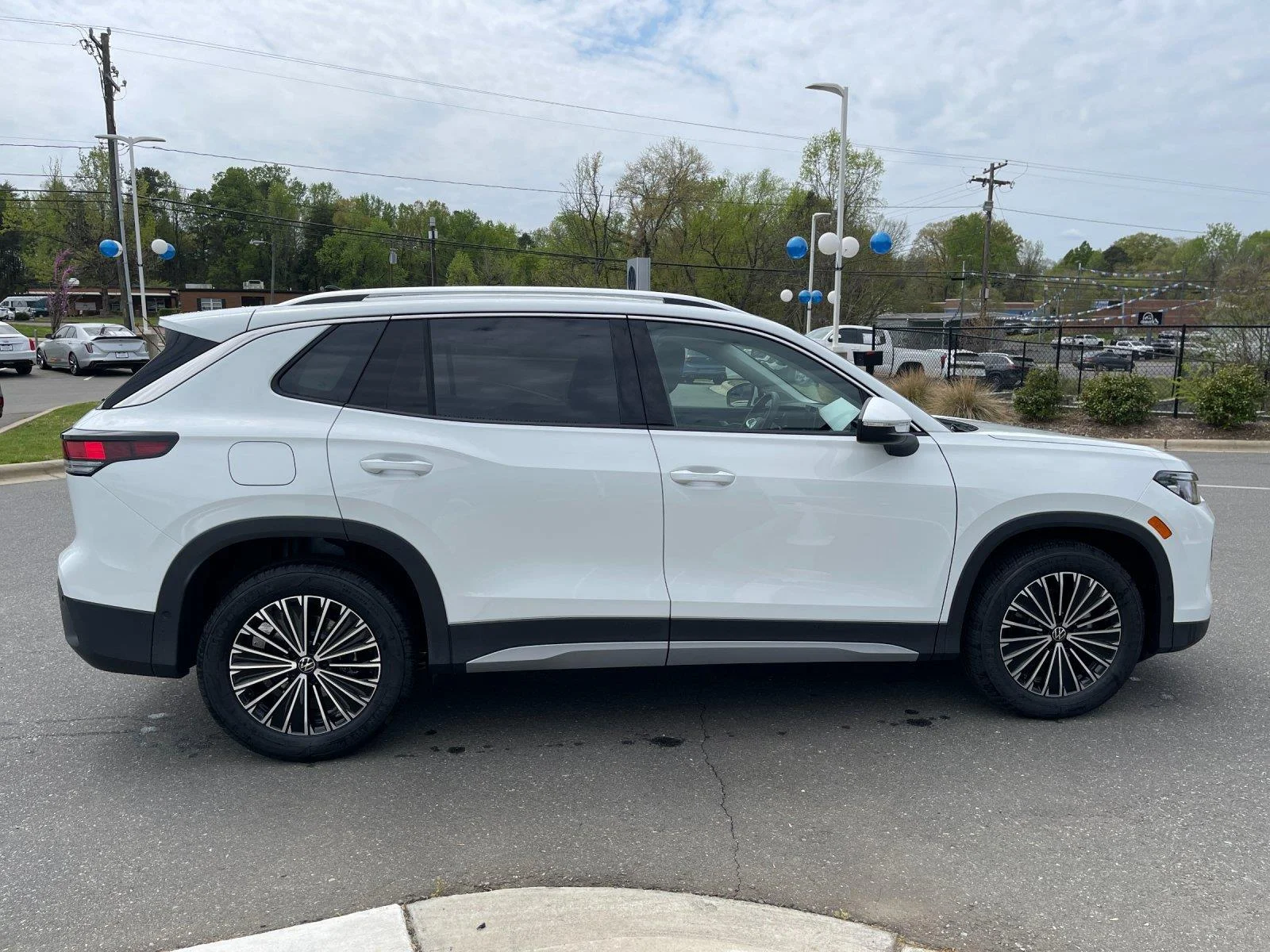 New 2026 pure white Volkswagen S image 6