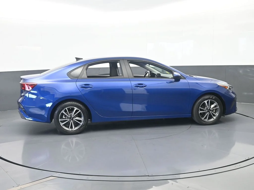 Used 2023 Deep Sea Blue Kia LXS image 6