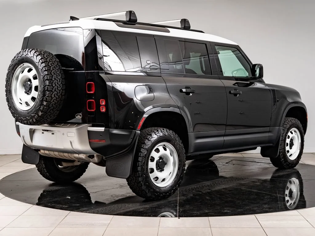 Used 2023 Black Land Rover S image 10