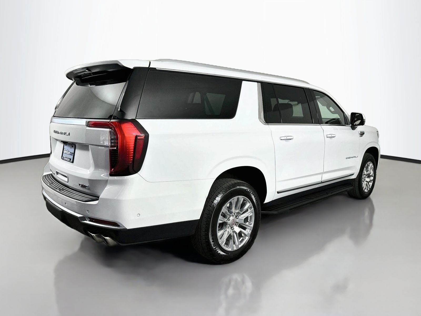 Used 2025 Summit White GMC Denali image 8