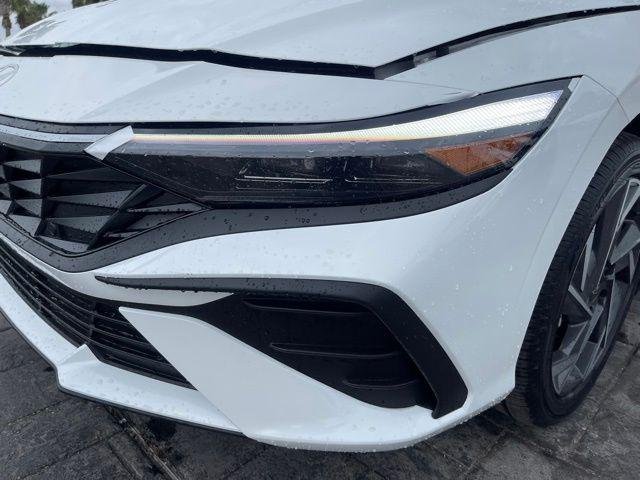 2025 Hyundai Elantra Blue - Photo 14