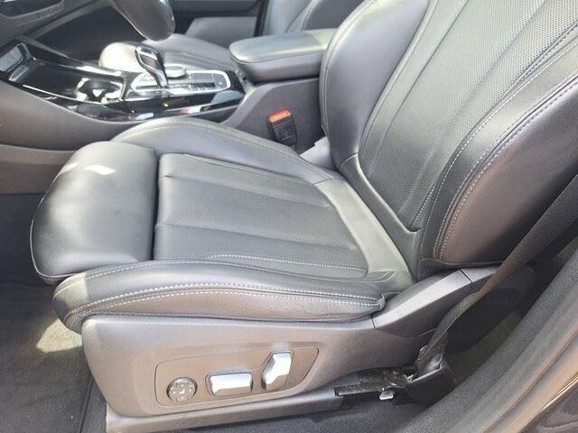 Used 2022 Dark Graphite Metallic BMW sDrive30i image 10