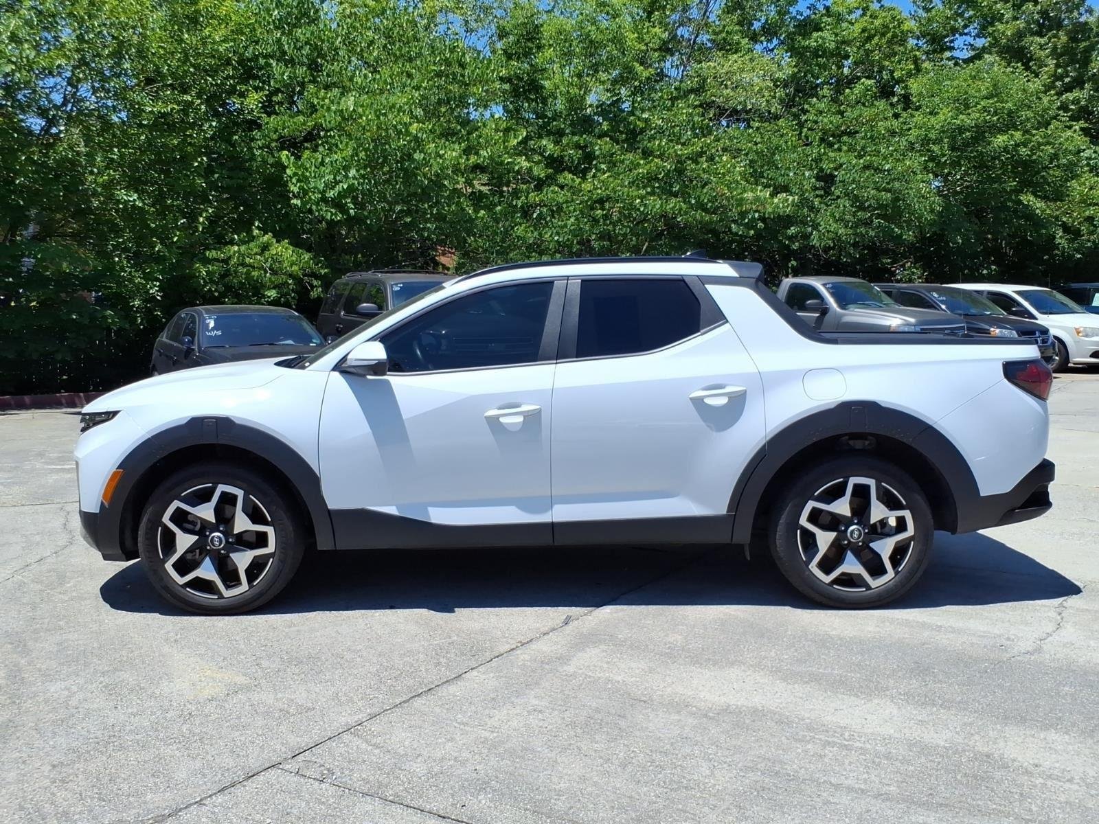 Used 2022 Ice White Hyundai Limited image 3