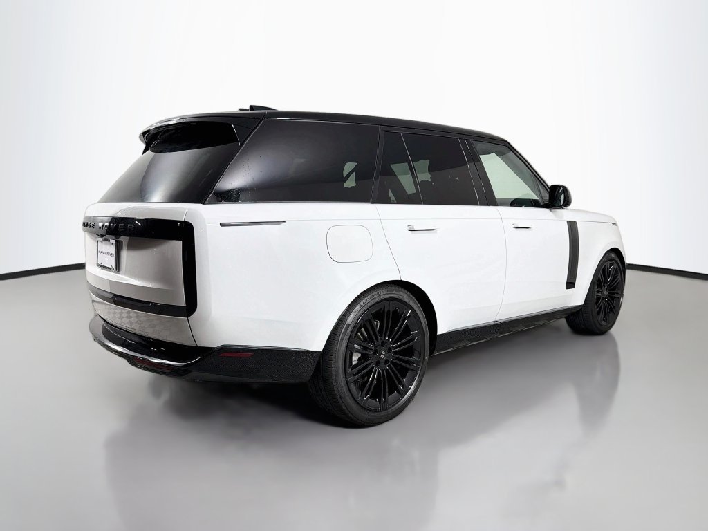 New 2027 Fuji White Land Rover SE image 5