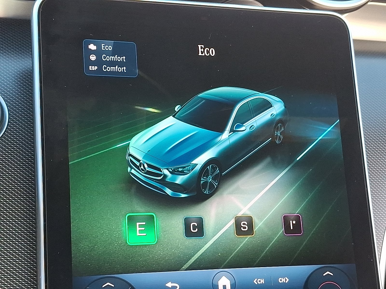 2025 Mercedes-Benz C-Class Sedan C 300 - Photo 23