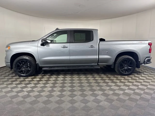 Used 2023  Chevrolet RST image 7