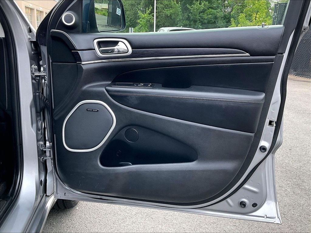 Used 2018 Billet Silver Metallic Clearcoat Jeep Summit image 12