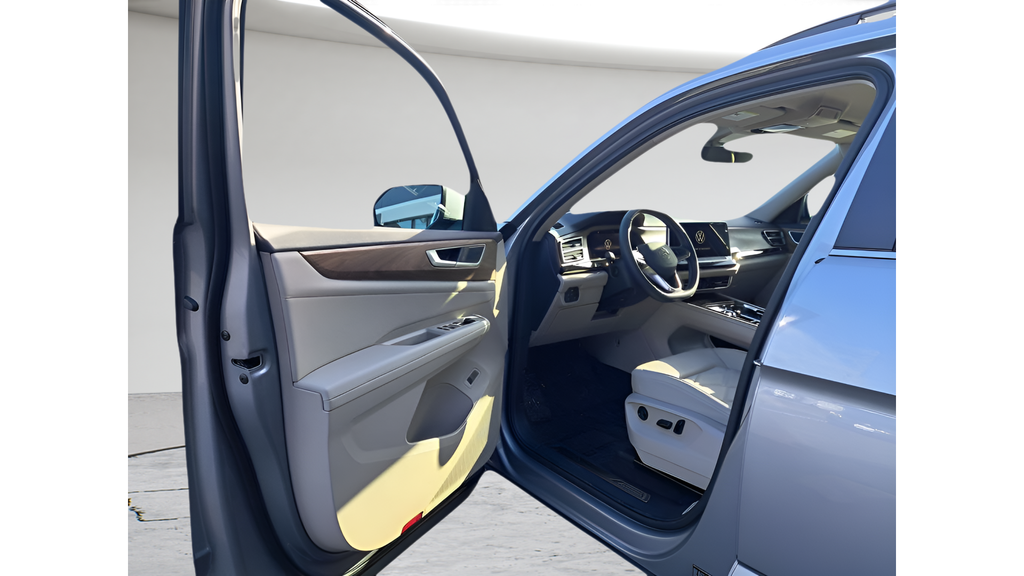 New 2026 Silver Volkswagen SE w/Technology image 25
