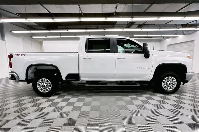 Used 2025 Summit White Chevrolet LT image 15