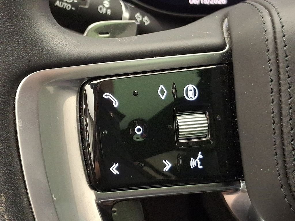 Used 2025  Land Rover SE image 23