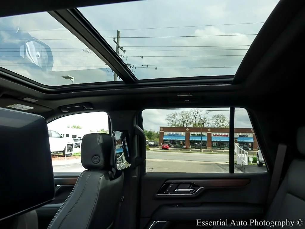 2026 GMC Yukon Denali - Photo 13