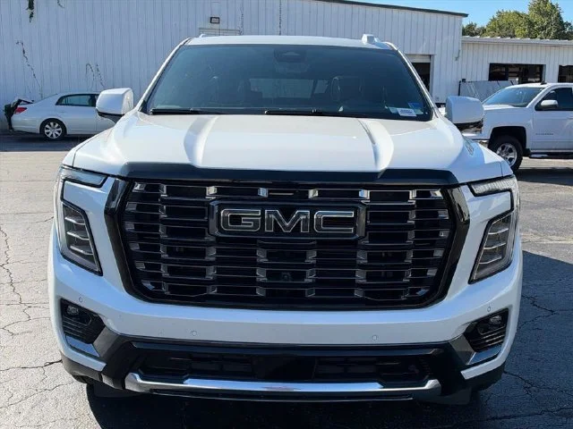 Used 2025 White Frost Tricoat GMC Denali Ultimate image 4