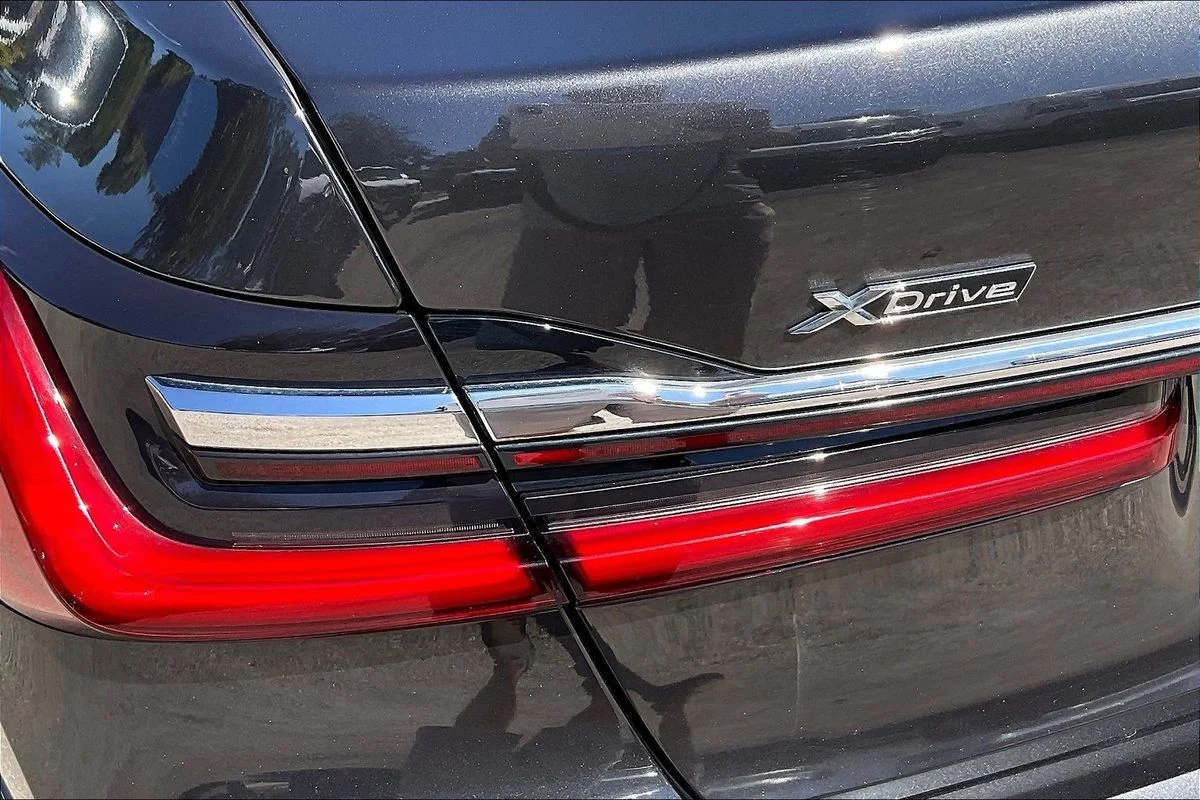 Used 2022  BMW i xDrive image 23