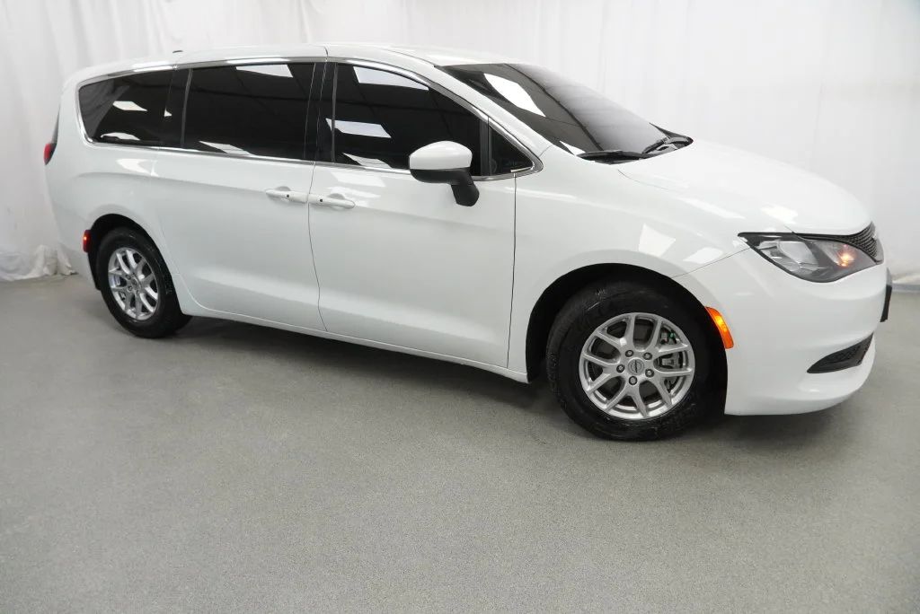 Used 2023 White Chrysler LX image 14
