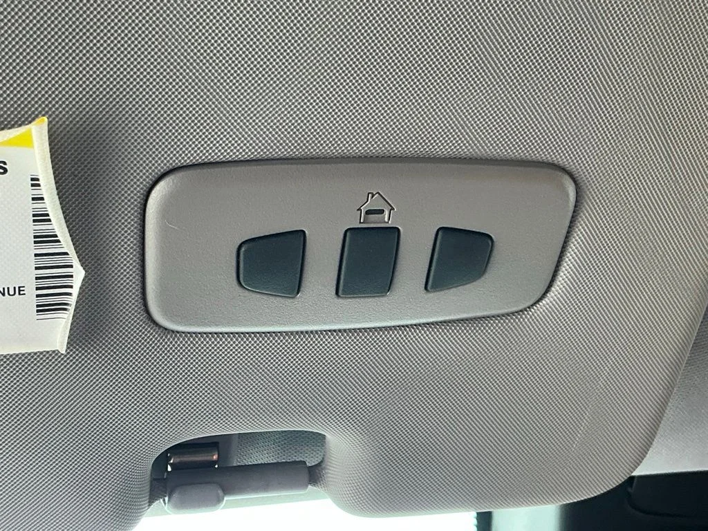 Used 2019 White Alfa Romeo Base image 44