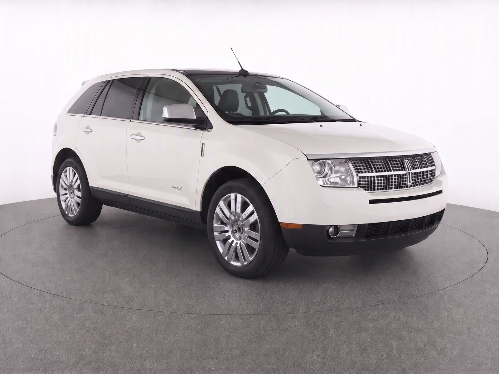 Used 2010 White Platinum Metallic Tri-Coat Lincoln Base image 1