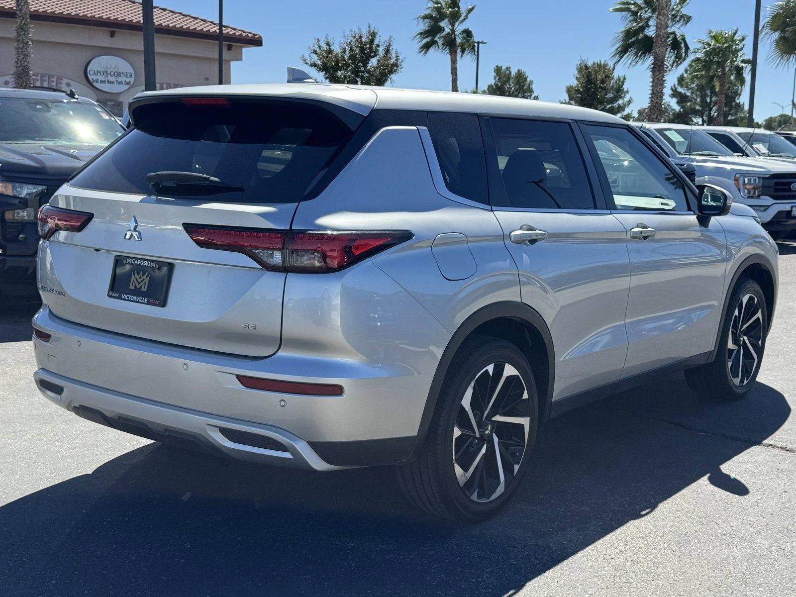 Used 2024  Mitsubishi SE image 6