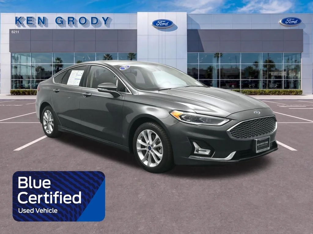2020 Ford Fusion Plug-In Hybrid Titanium's photo