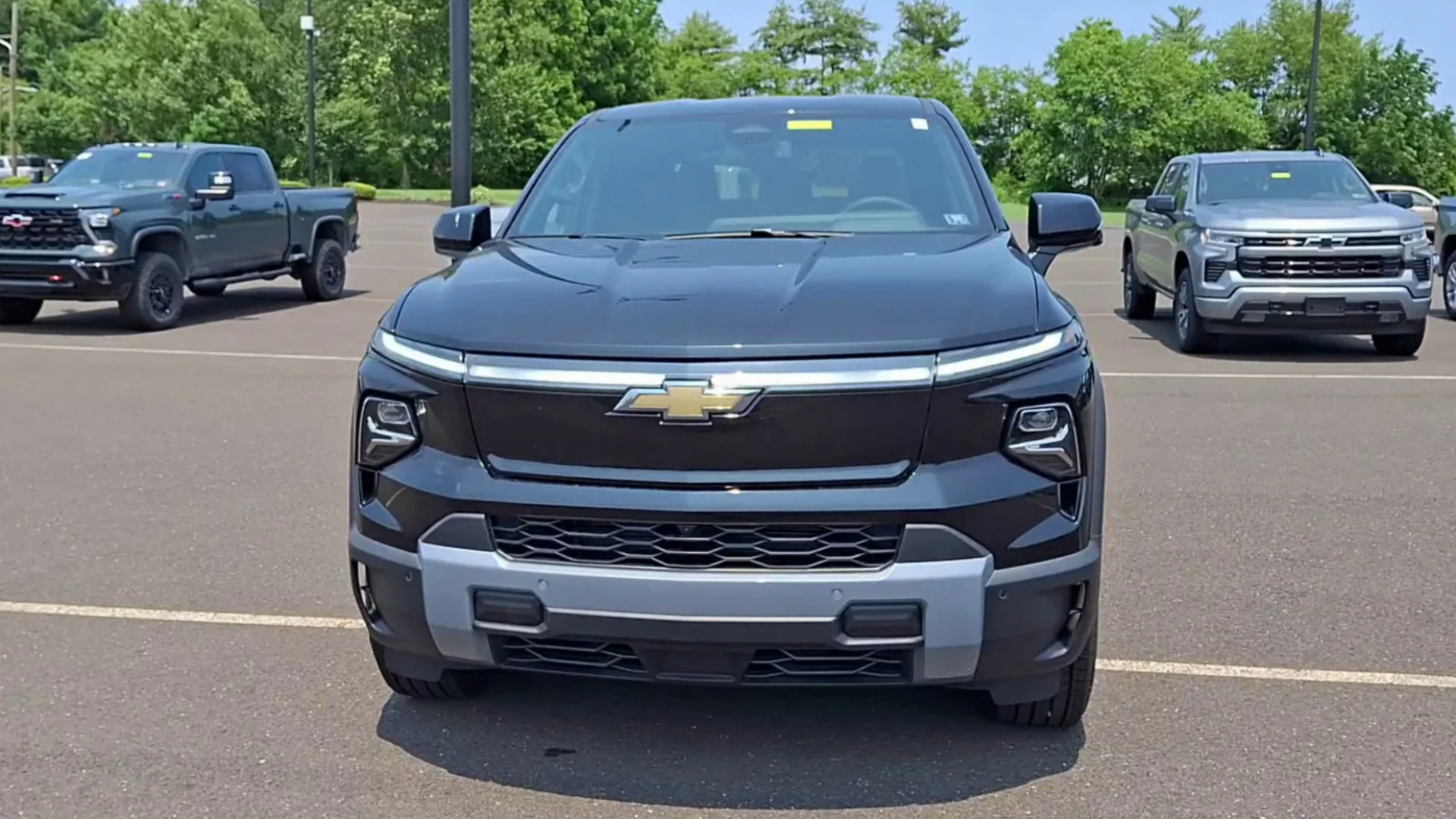 2025 Chevrolet Silverado EV LT - Photo 22