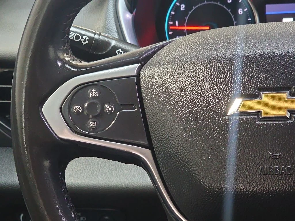 Used 2021 Iridescent Pearl Tricoat Chevrolet LT Leather image 18