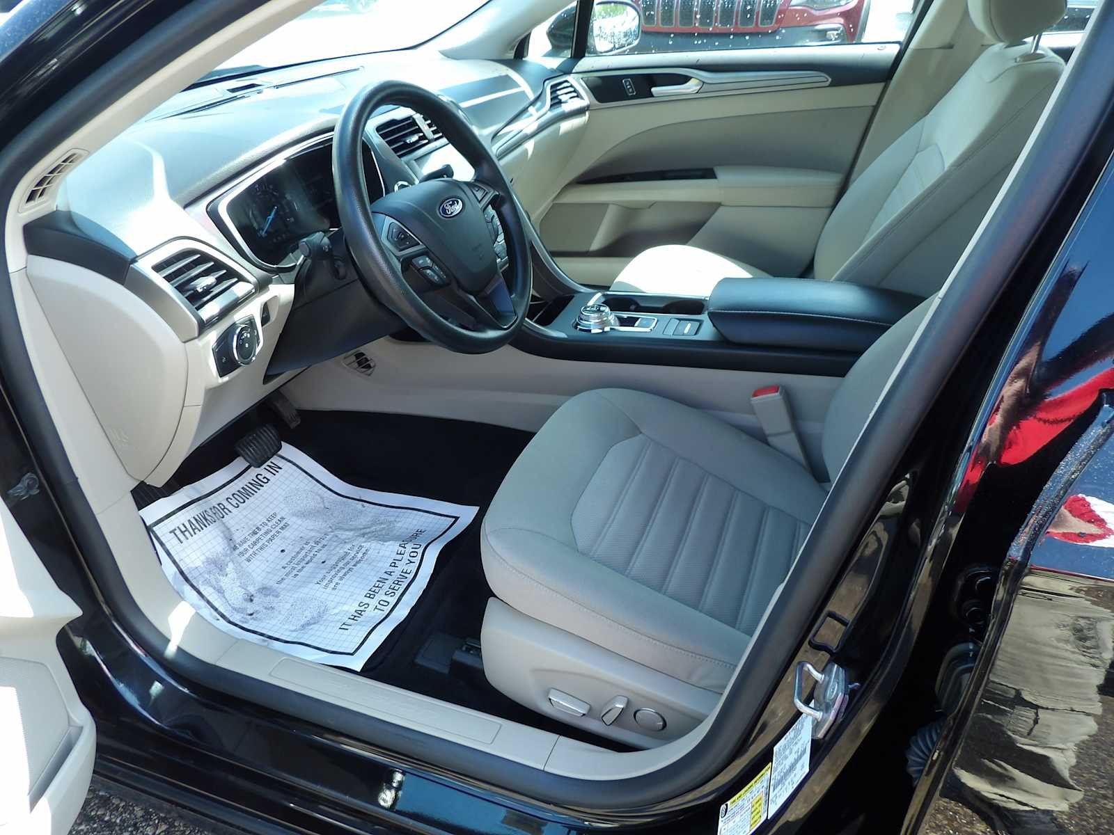 Used 2020 Agate Black Metallic Ford SE image 11