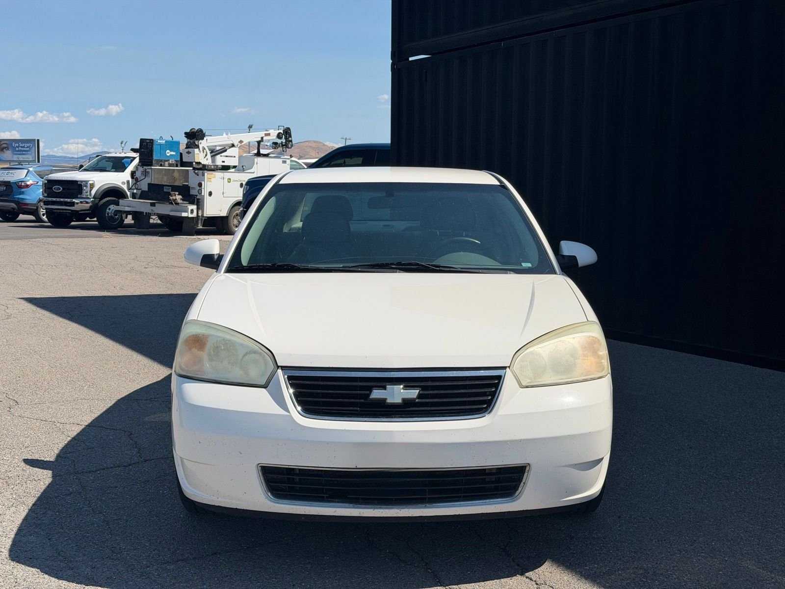 White 2006 Chevrolet Malibu Sedan Front-Wheel Drive 4-Speed Automatic Overdrive