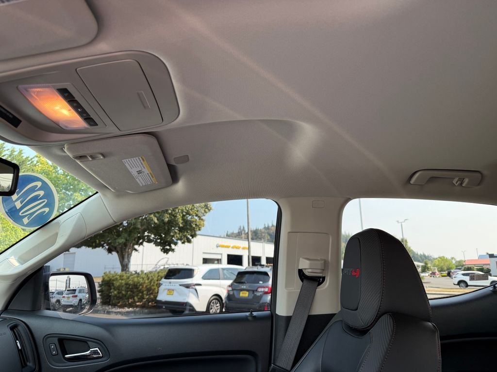 Used 2022 White GMC AT4 w/Leather image 16