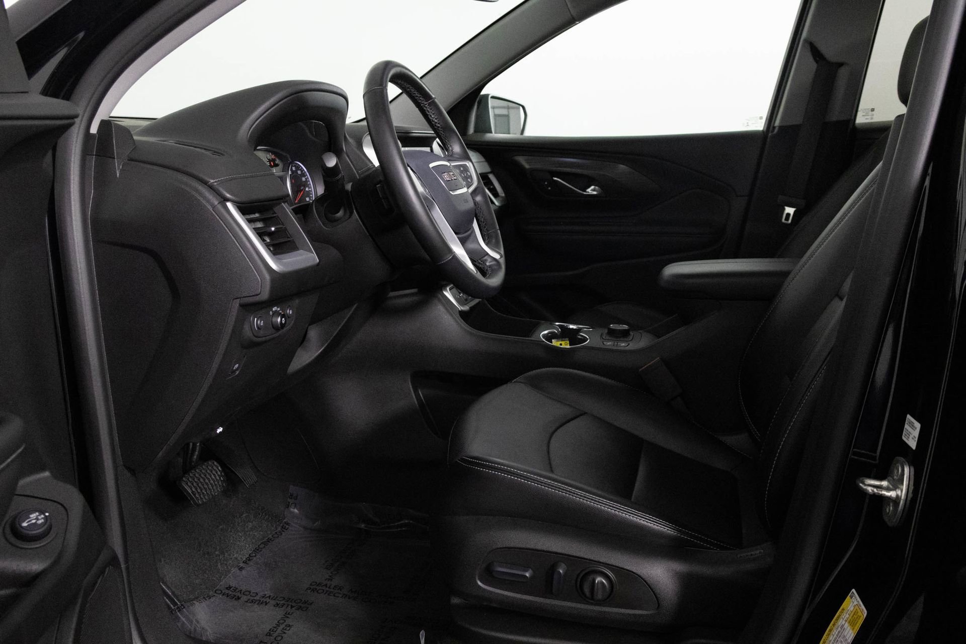 2023 GMC TERRAIN - Image 17