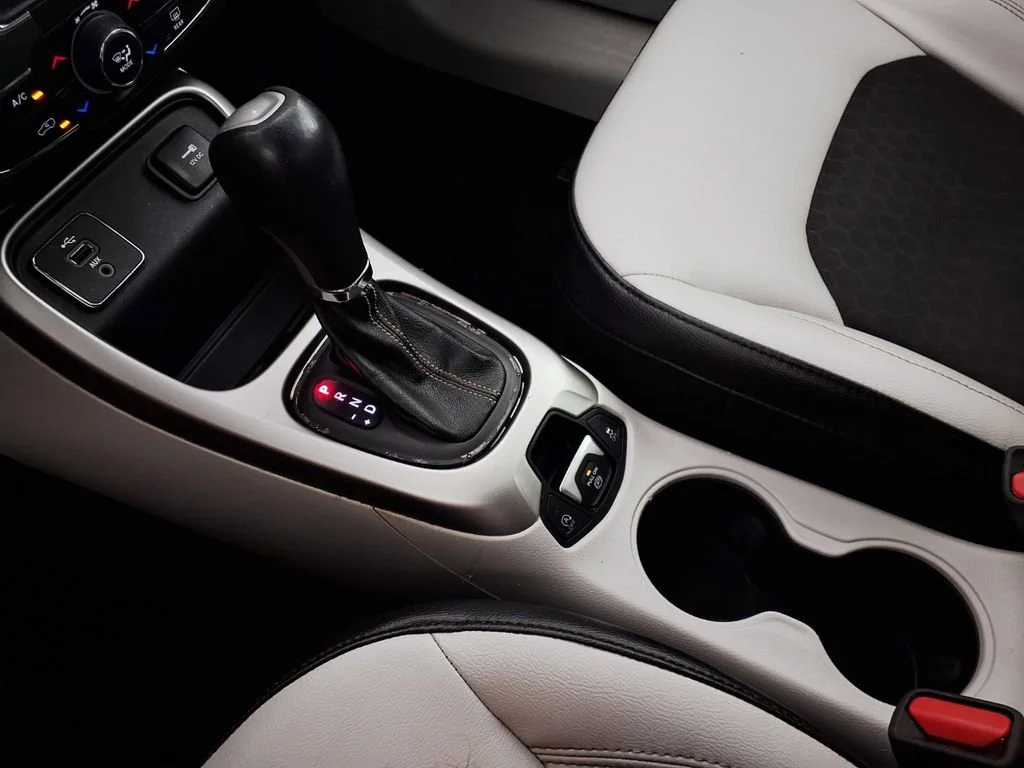 Used 2018 White Clearcoat Jeep Latitude image 20