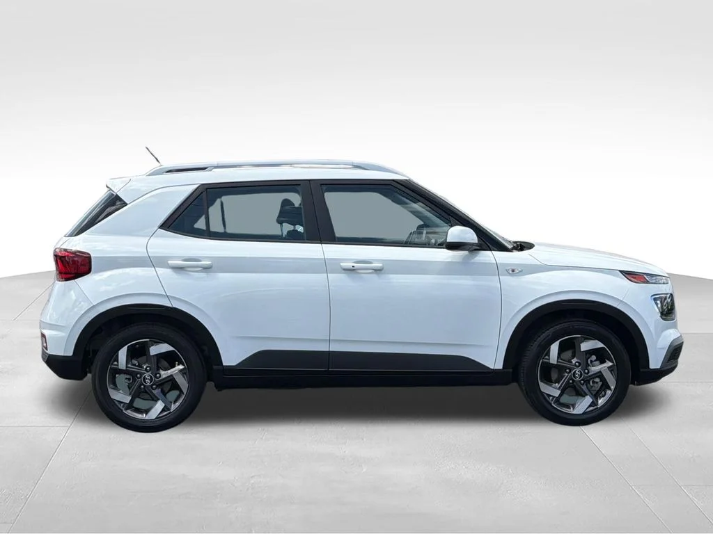 Used 2025 White Hyundai SEL image 8