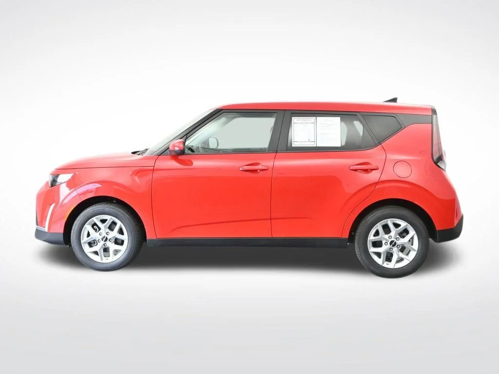 Used 2025 Red Kia LX image 9