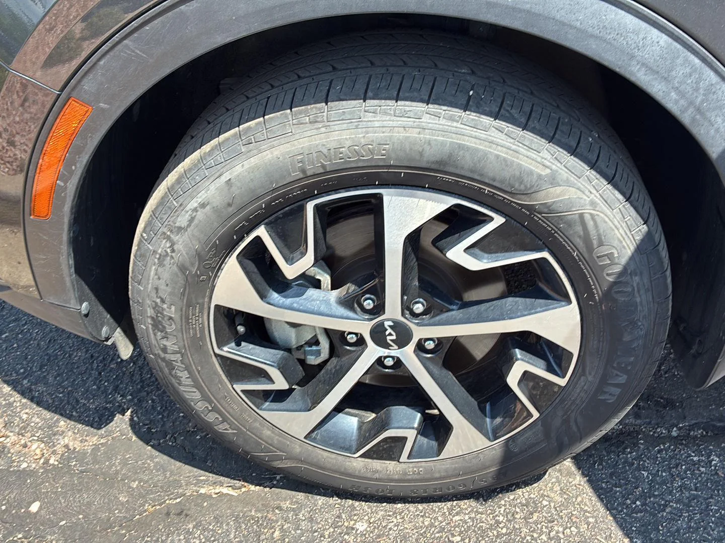 Used 2024 Gravity Gray Kia EX image 9