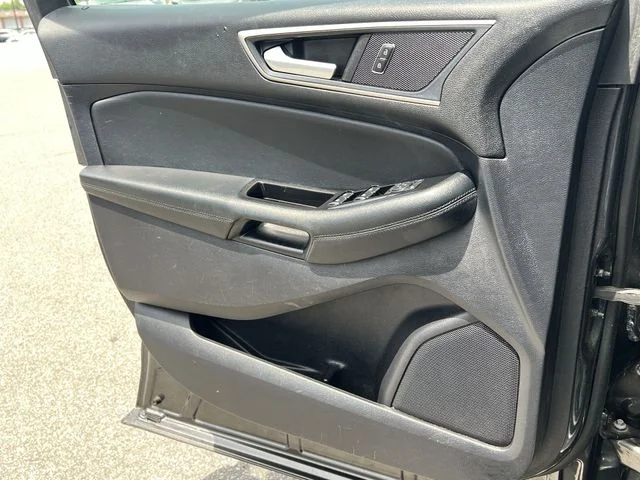 Used 2019 Gray Ford SEL image 19
