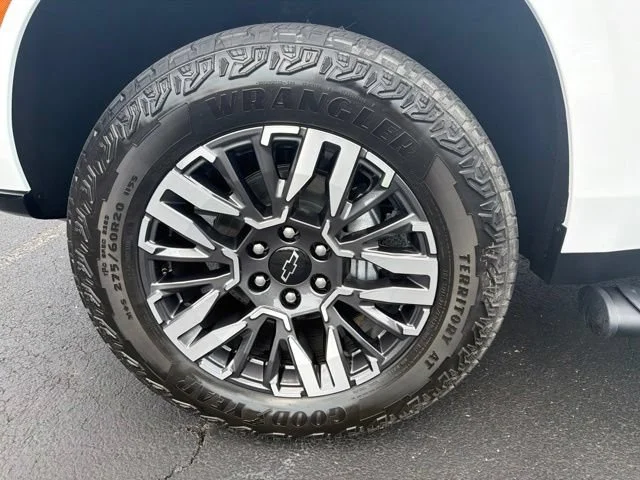 New 2026 Summit White Chevrolet Z71 image 11